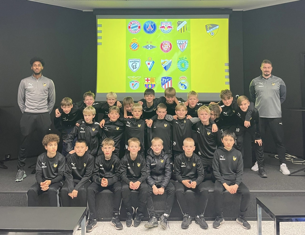 FC Honka P12 Musta