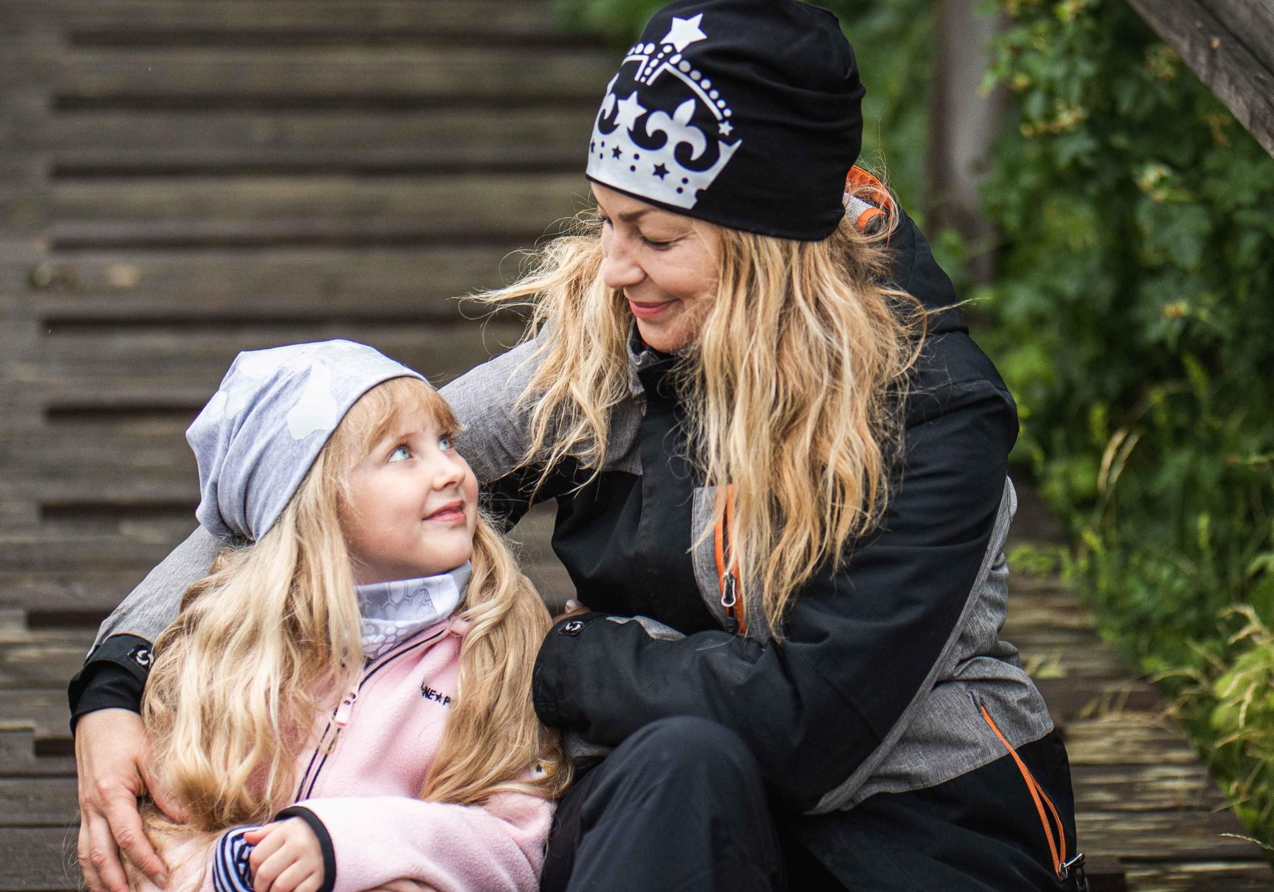 heijastava-pipo-aiti-tytar